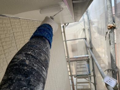 奈良県生駒市F様邸　外壁塗装・屋根塗装・防水工事 軒天下塗り
