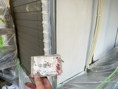 奈良県大和高田市M様邸　外壁塗装・屋根塗装工事 外壁中塗り