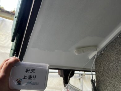 奈良県北葛城郡王寺町E様邸　外壁塗装・屋根塗装工事 軒天上塗り