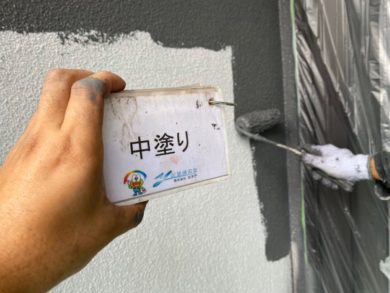 奈良大和高田市O様邸　外壁塗装・屋根塗装・防水工事 外壁塗装中塗り