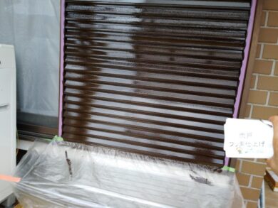 奈良県香芝市N様邸　外壁塗装・防水工事 雨戸フッ素仕上げ