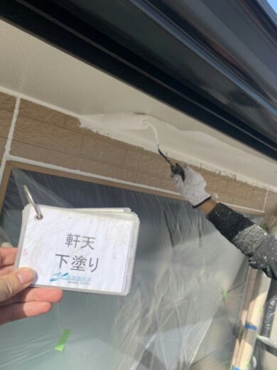 奈良香芝市K様邸　外壁塗装・屋根塗装工事 軒天下塗り