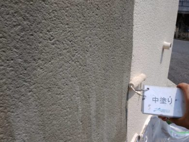 奈良県香芝市M様邸　外壁塗装・防水工事 外塀塗装中塗り