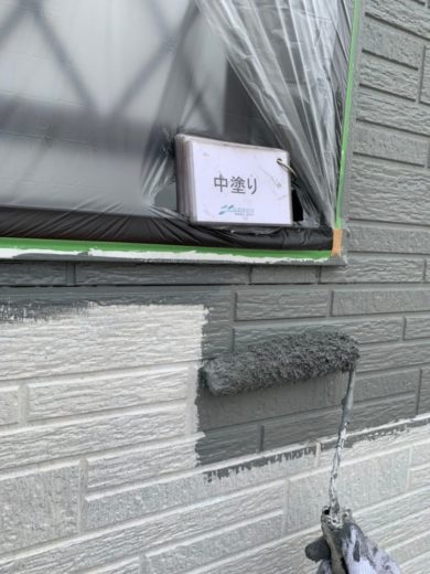 奈良県宇陀市H様邸　外壁塗装・屋根塗装・防水工事 外壁塗装中塗り