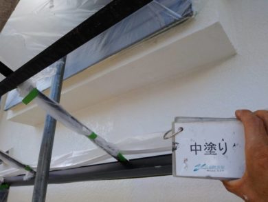 奈良県香芝市Y様邸　外壁塗装・屋根塗装工事 外壁塗装中塗り