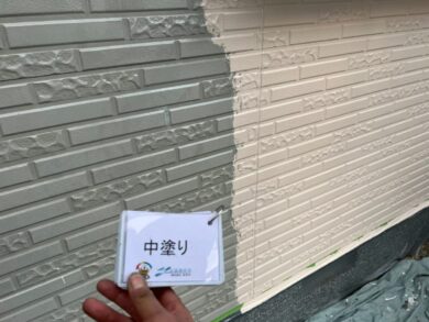 奈良県大和高田市I様邸　外壁塗装・屋根塗装・防水工事 外壁中塗り