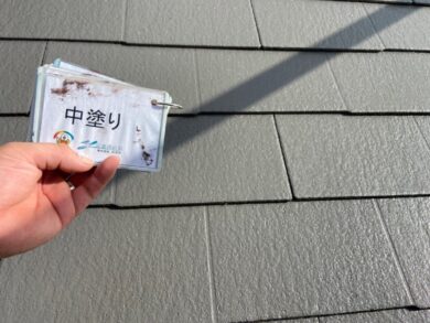 奈良県香芝市M様邸　外壁塗装・屋根塗装・防水工事 屋根中塗り