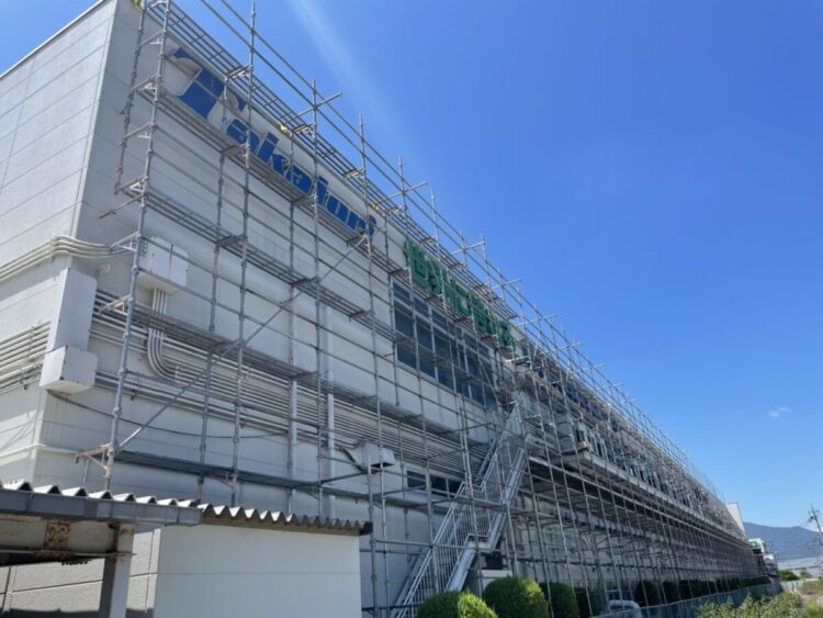 奈良の香芝市の株式会社ヨネヤの外壁塗装と屋根塗装の足場の組立