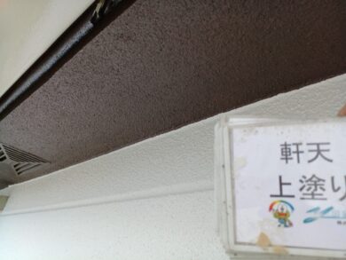 奈良県香芝市I様邸　外壁塗装・屋根塗装・防水工事 軒天上塗り