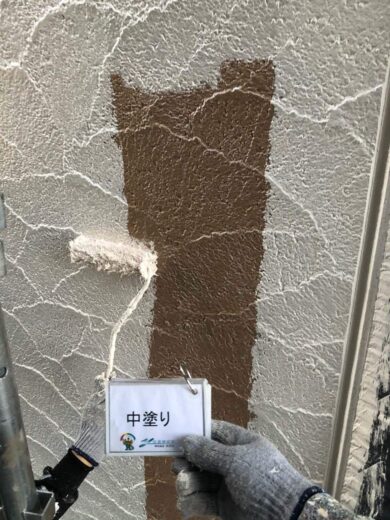 奈良香芝市F様　外壁塗装・屋根塗装工事 外壁塗装中塗り