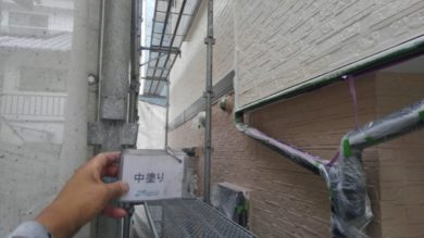 奈良県香芝市O様邸　外壁塗装・屋根塗装・防水工事　 外壁塗装中塗り