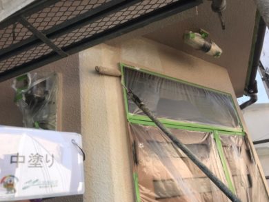 奈良北葛城郡上牧町S様　外壁塗装・屋根塗装・防水工事 外壁塗装中塗り1回目