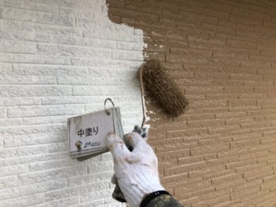 奈良奈良市U様邸　外壁塗装・屋根塗装・防水工事 外壁塗装中塗り