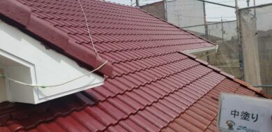 奈良香芝市S様邸　外壁塗装・屋根塗装・防水工事 屋根中塗り