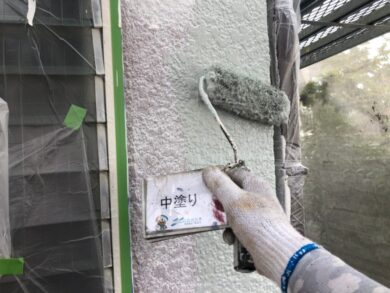 大阪南河内郡太子町S様　外壁塗装・屋根塗装・防水工事 外壁中塗り