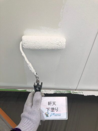 奈良葛城市S様邸　外壁塗装工事 軒天下塗り