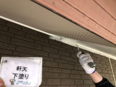 奈良県北葛城郡上牧町H様邸　外壁塗装・屋根塗装・防水工事　 軒天下塗り