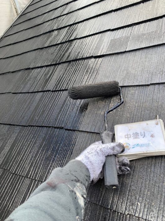 京都府木津川市M様邸　外壁塗装・屋根塗装工事 屋根　中塗り