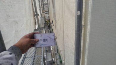 奈良県北葛城郡広陵町S様邸　外壁塗装・屋根塗装工事 外壁塗装　中塗り