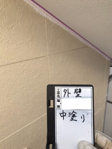 奈良葛城市K様　外壁塗装・屋根塗装工事 外壁塗装中塗り
