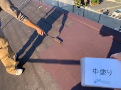 奈良奈良市M様邸　外壁塗装・屋根塗装・防水工事 屋根塗装中塗り