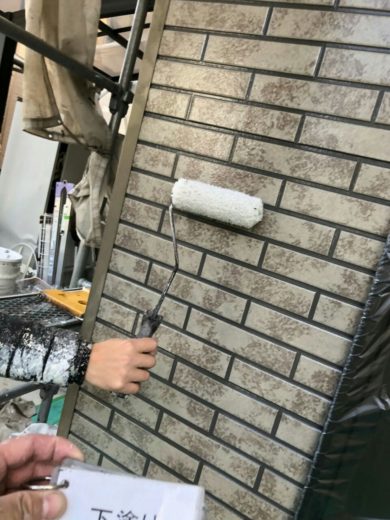 奈良大和高田市N様邸　外壁塗装・屋根塗装 1F外壁塗装下塗り