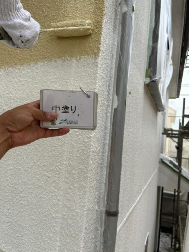 奈良県北葛城郡上牧町T様邸　外壁塗装・屋根塗装・防水工事 外壁中塗り