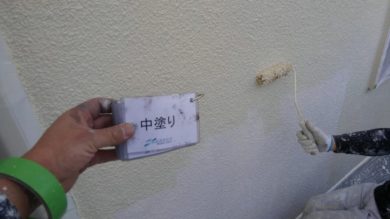 奈良県香芝市Ｍ様邸　外壁塗装・屋根カバー工法工事　 外壁塗装　中塗り