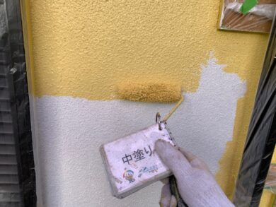 奈良生駒郡斑鳩町M様邸　外壁塗装・屋根塗装・防水工事 外壁中塗り