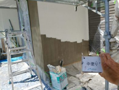 奈良県北葛城郡上牧町S様邸　外壁塗装・防水工事 外壁塗装　中塗り