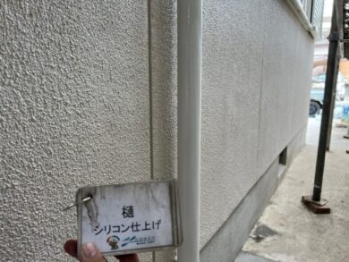 奈良香芝市T様邸　外壁塗装・屋根塗装工事 樋シリコン仕上げ