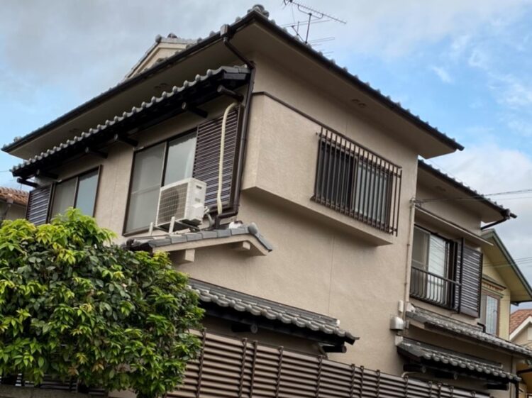 奈良の香芝市の株式会社ヨネヤの外壁塗装と屋根塗装のベージュ