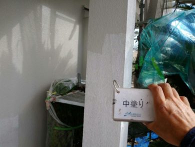 奈良北葛城郡王寺町M様邸　外壁塗装・屋根塗装工事 外壁塗装中塗り