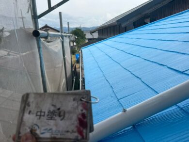 奈良県御所市T様邸　外壁塗装・屋根塗装工事　 屋根中塗り
