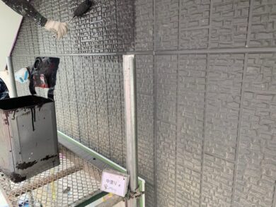 奈良県生駒市F様邸　外壁塗装・屋根塗装・防水工事 外壁中塗り