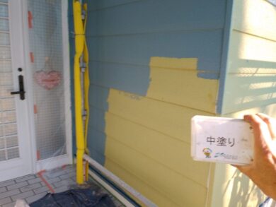 奈良県生駒市K様邸　外壁塗装・屋根塗装工事 外壁中塗り