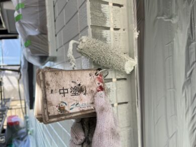 奈良県葛城市I様邸　外壁塗装・屋根塗装・防水工事 外壁中塗り