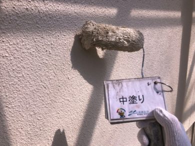 奈良御所市H様邸　外壁塗装　屋根塗装 外壁塗装中塗り