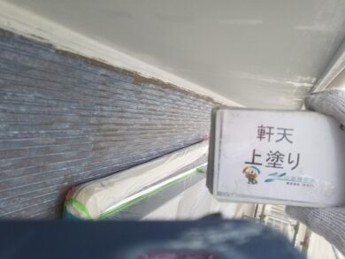 奈良香芝市H様邸　外壁塗装・屋根塗装工事 軒天上塗り
