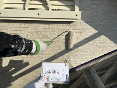 奈良県奈良市K様邸　外壁塗装・屋根塗装・防水工事 外壁中塗り