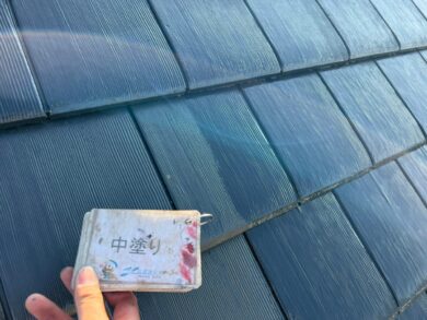 奈良県北葛城郡広陵町M様邸　屋根塗装・防水工事 屋根中塗り