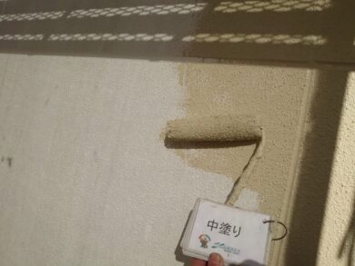奈良香芝市U様邸　外壁塗装・屋根塗装・防水工事 外壁中塗り