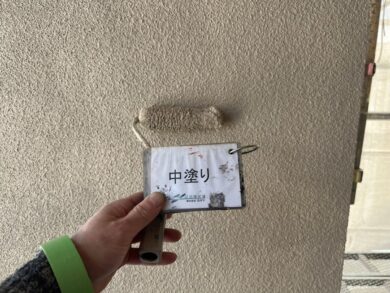 奈良県奈良市M様邸　外壁塗装・屋根塗装・防水工事 外壁中塗り