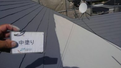 奈良香芝市A様邸　外壁塗装・屋根塗装・防水工事 屋根塗装中塗り1回目