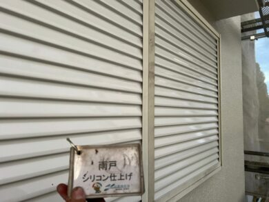 奈良県大和高田市N様邸　外壁塗装・屋根塗装工事 雨戸シリコン仕上げ