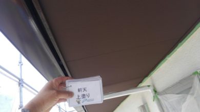 奈良県生駒郡三郷町F様邸　外壁塗装・屋根塗装・防水工事 軒天　上塗り