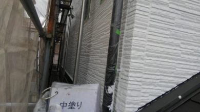 奈良香芝市A様邸　外壁塗装・屋根塗装・防水工事 外壁塗装中塗り