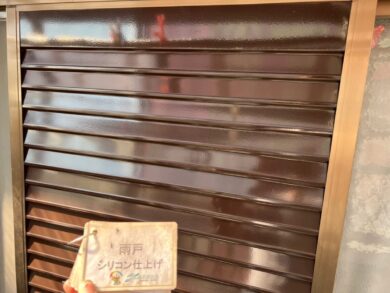 奈良県大和高田市S様邸　外壁塗装・屋根塗装工事 雨戸シリコン仕上げ
