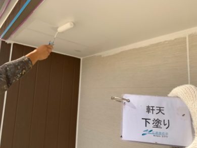 奈良奈良市M様邸　外壁塗装・屋根塗装・防水工事 軒天下塗り