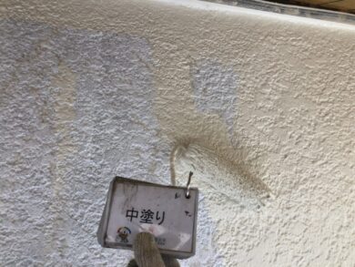 奈良北葛城郡河合町M様邸　外壁塗装・屋根塗装工事 外壁塗装中塗り